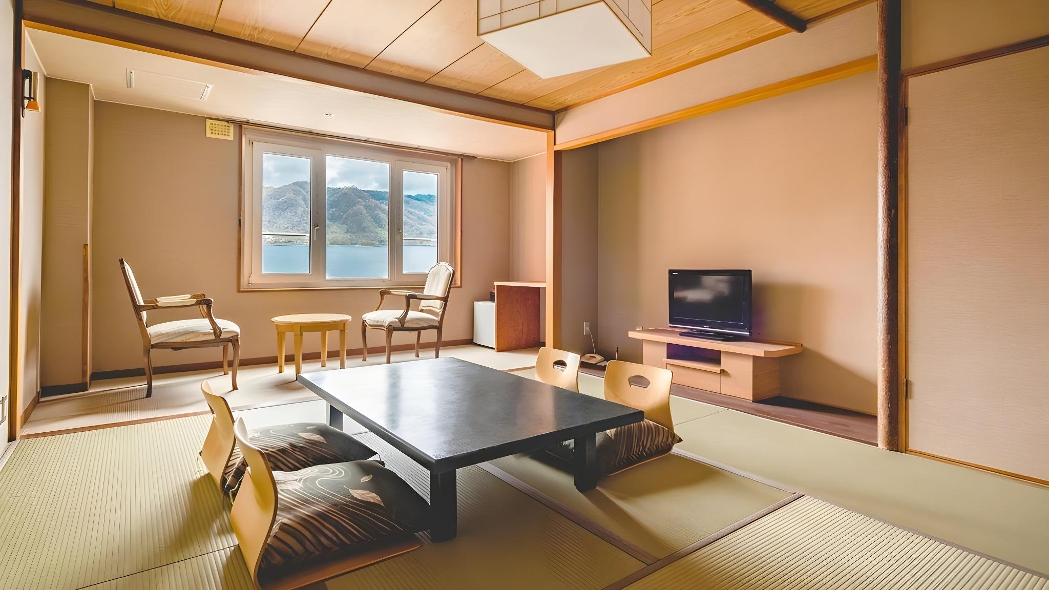 Japanese, Lake View, East Wing