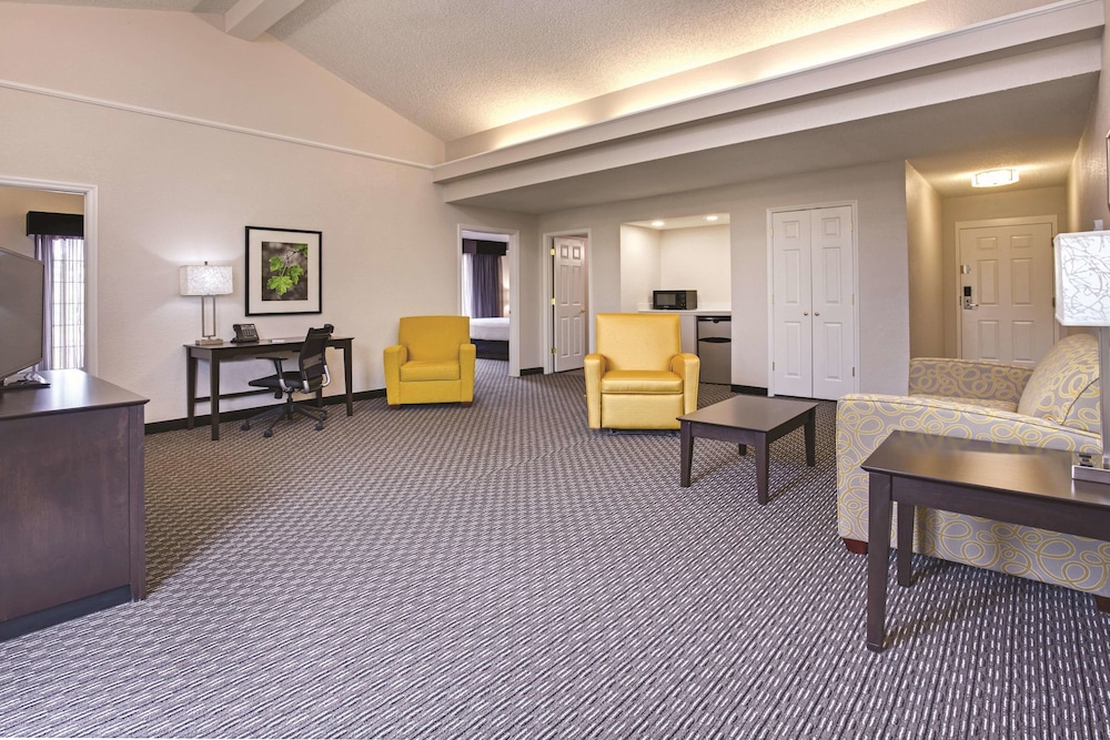Days Inn by Wyndham Gainesville University I-75 30/37