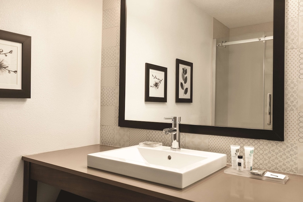 Country Inn & Suites by Radisson, Buffalo, MN 35/37