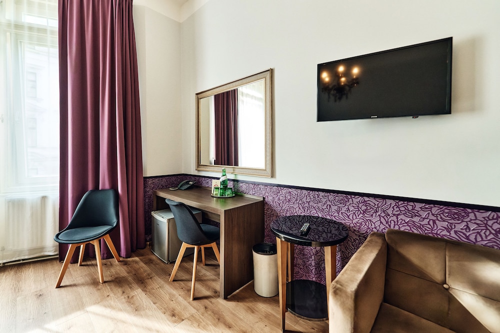 PENSION BARON AM SCHOTTENTOR HOTEL 30/50