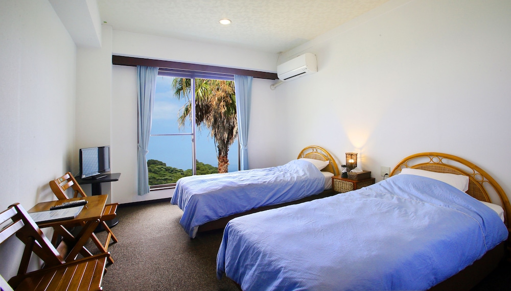 ECONOMY, TWIN BEDS, SIDE OCEAN VIEW, NO ELEVATOR
