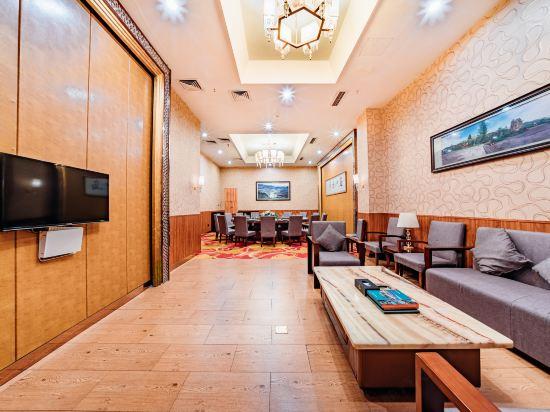 River & Holiday Rezen Hotel PengShui 12/20