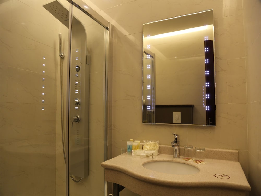 Serenada Golden Palace - Boutique Hotel Beirut 74/75