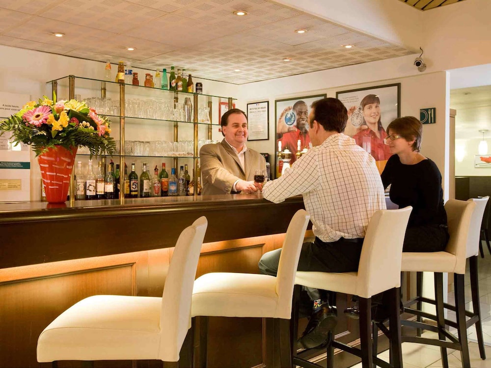 Hotel Mermoz Paris Le Bourget 47/53