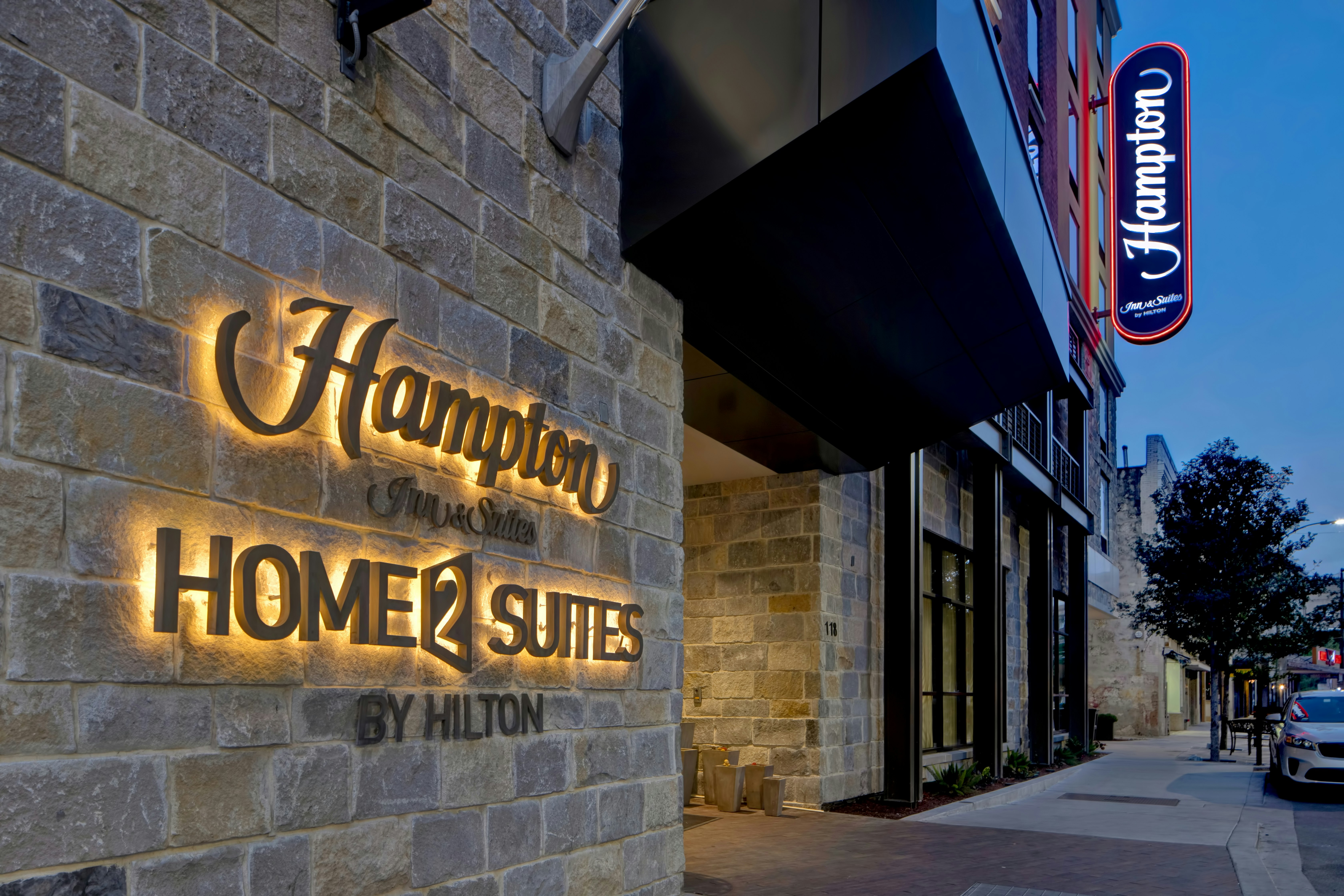 Hampton Inn & Suites San Antonio Riverwalk 65/77