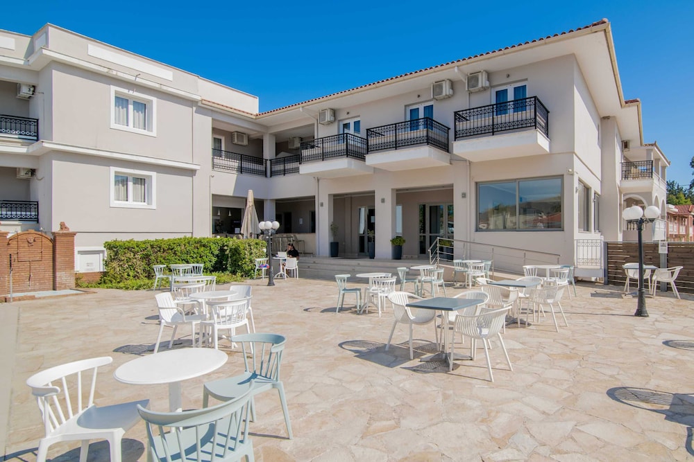 Karras Hotel 64/66
