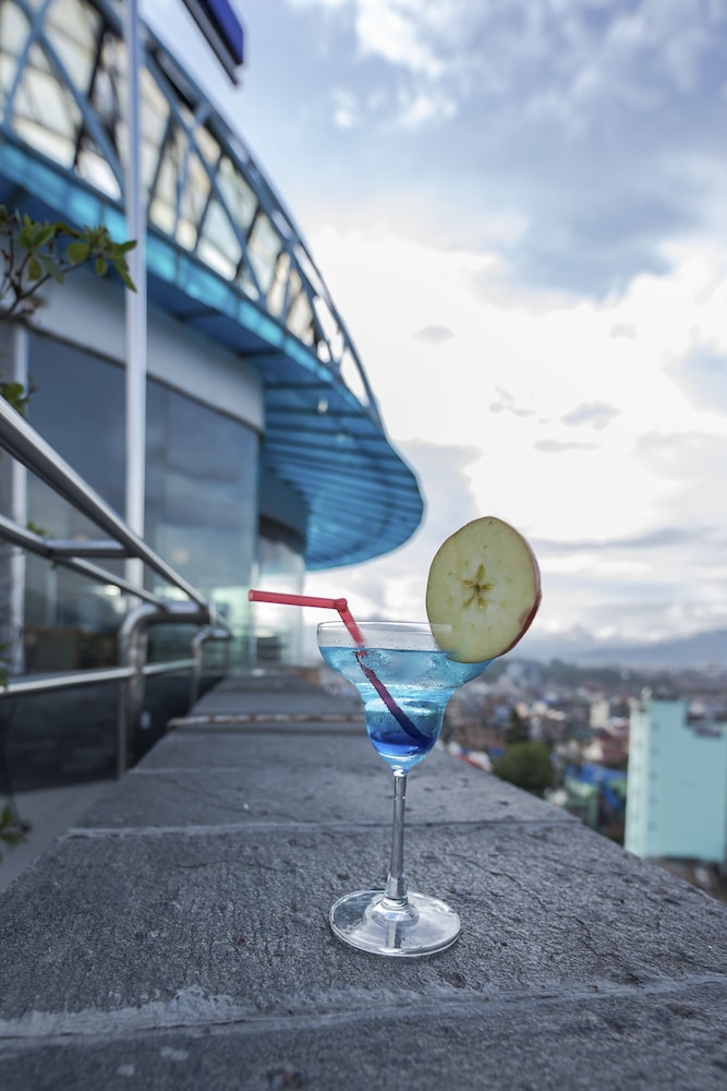 SUMMIT RESIDENCY AIRPORT HOTEL 30/48