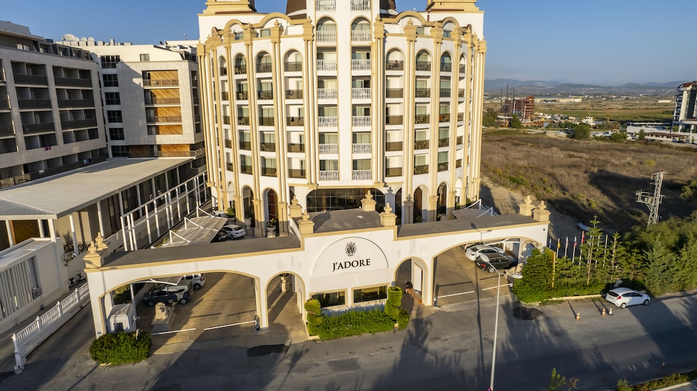 J Adore Deluxe Hotel Spa