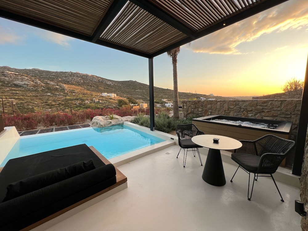 Ftelia Black Villas 24/50