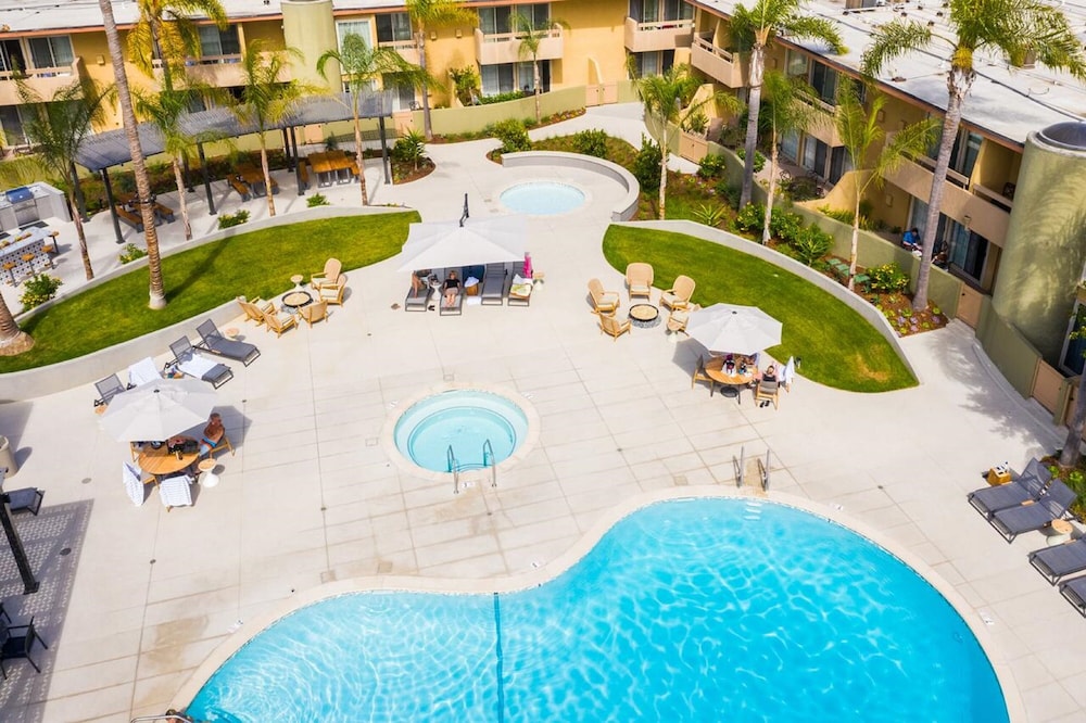 Winners Circle Resort 46/51