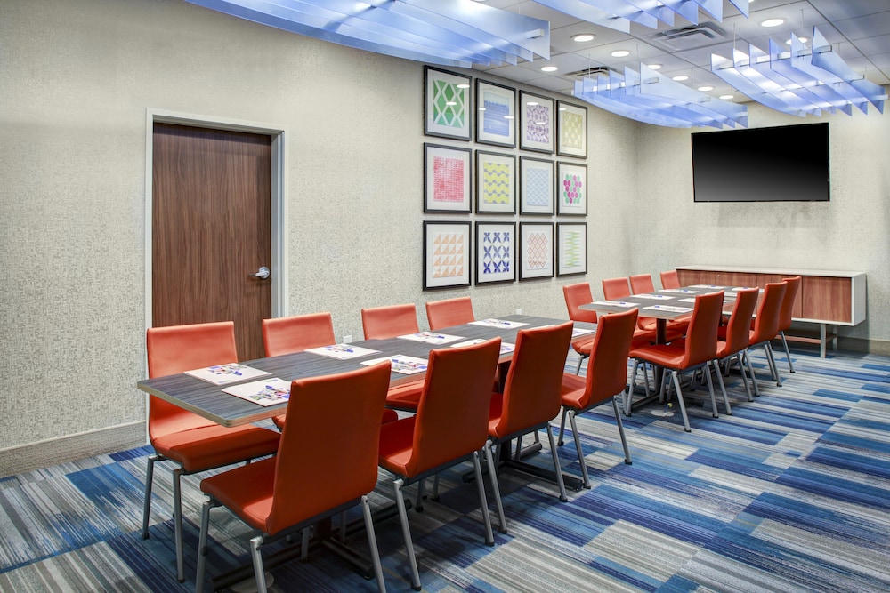 Holiday Inn Express Suites Houston Nw Cypress Grand Pky 49/63