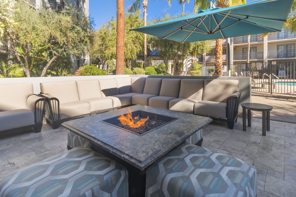 Holiday Inn Hotel And Suites Phoenix Airport North 73/86