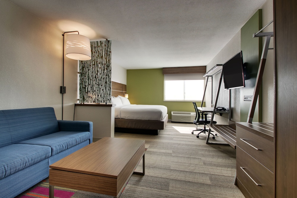 Holiday Inn Express Suites Wapakoneta 47/57