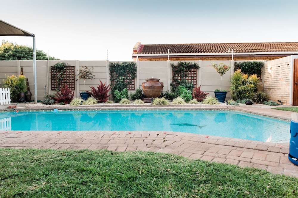 Wagtails Guest House 2/50