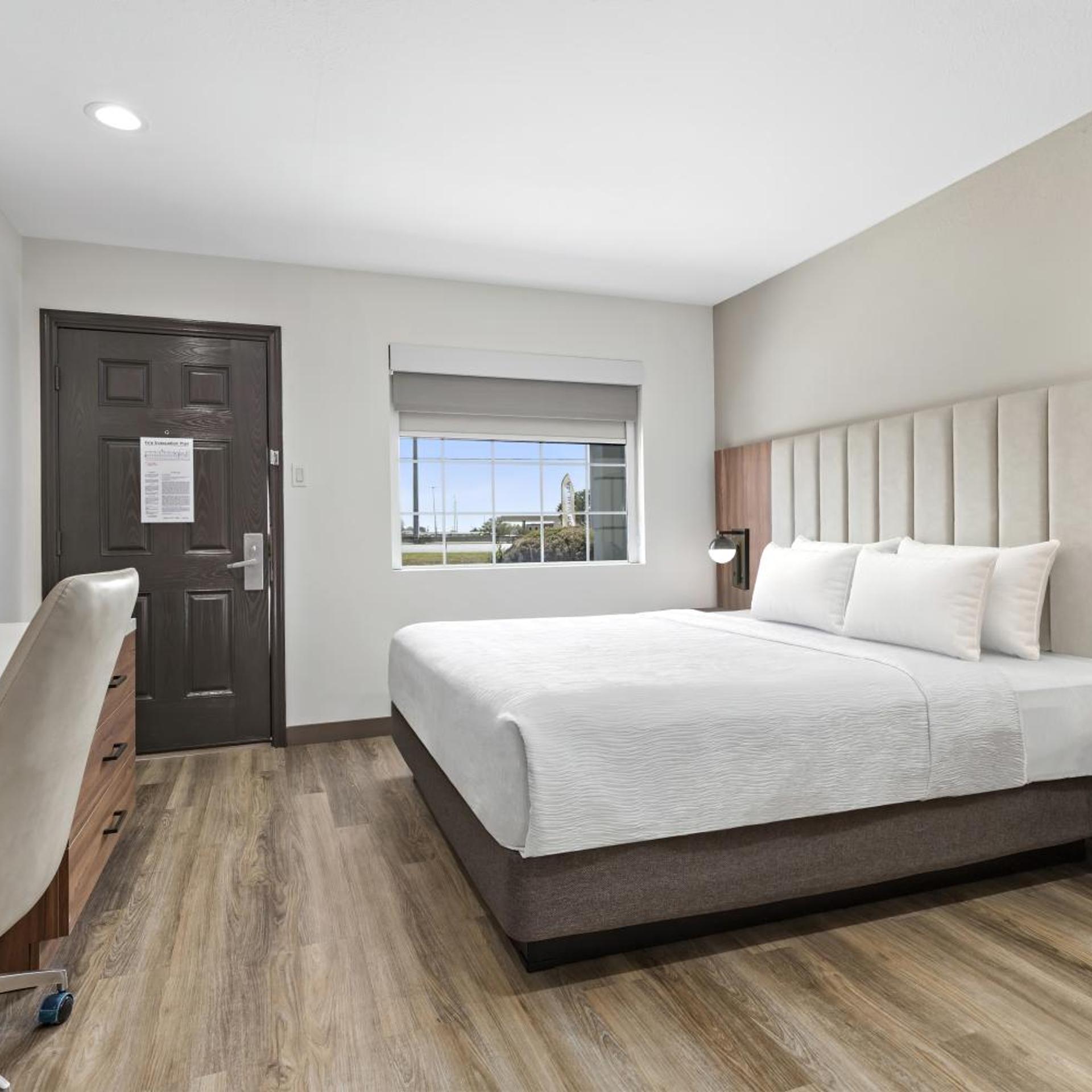 غرفة بريميوم بسرير كينج لذوي الإعاقة، Baymont by Wyndham Beaumont 2/10