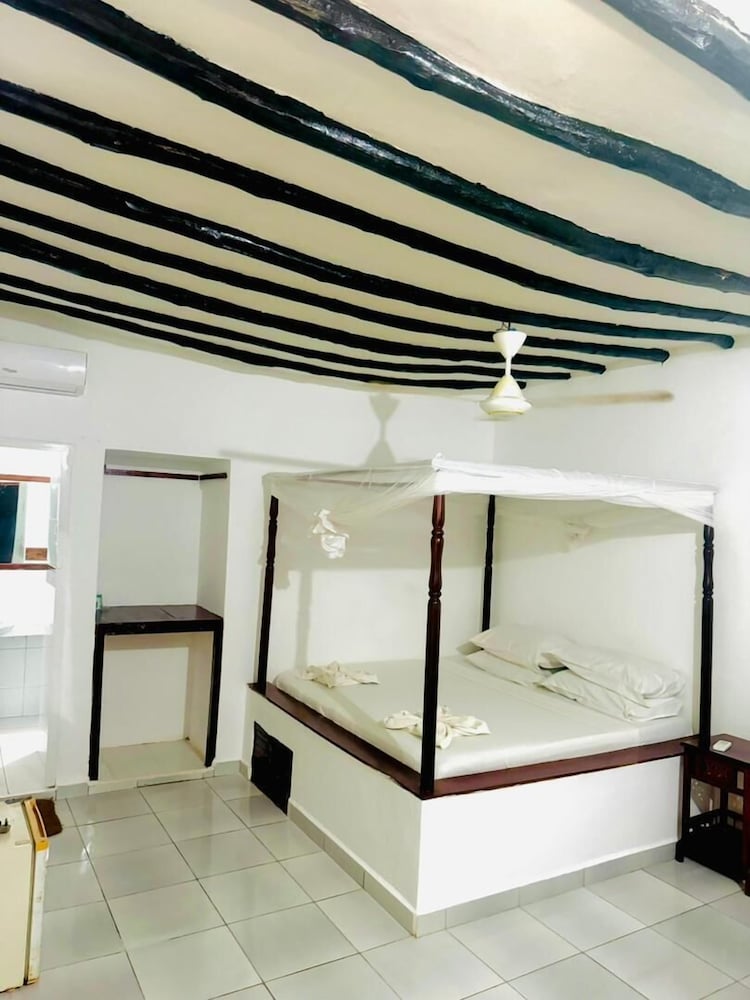 Baraka Aquarium Bungalows 8/42