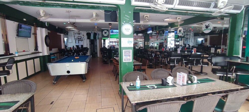 Travellers Rest Hotel 34/40