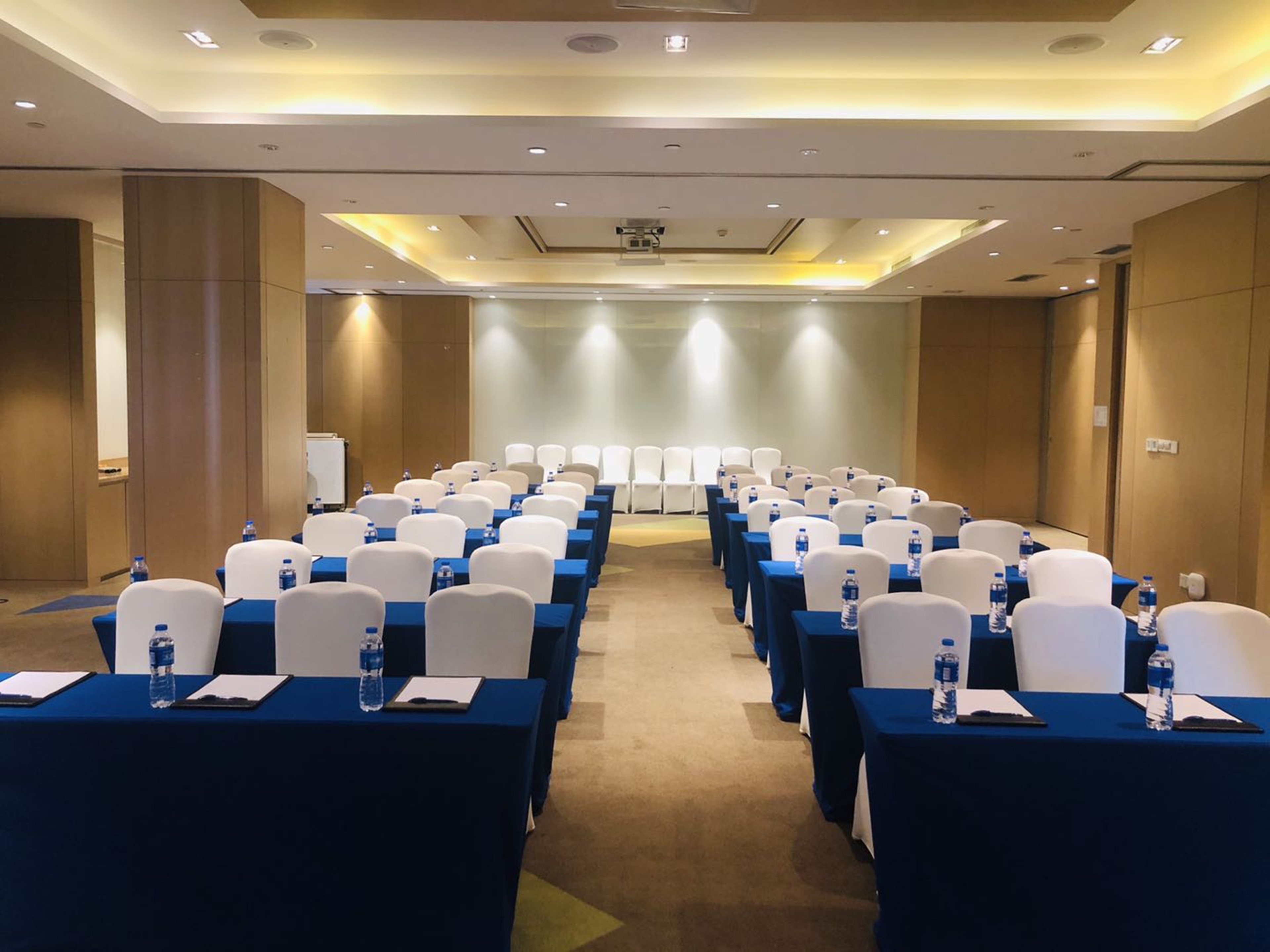 Holiday Inn Express Shanghai Zhenping 56/69