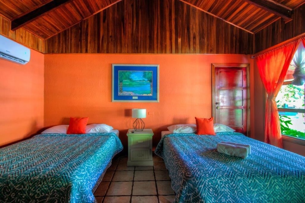 ROOM, 2 QUEEN BEDS, BEACH FRONT
