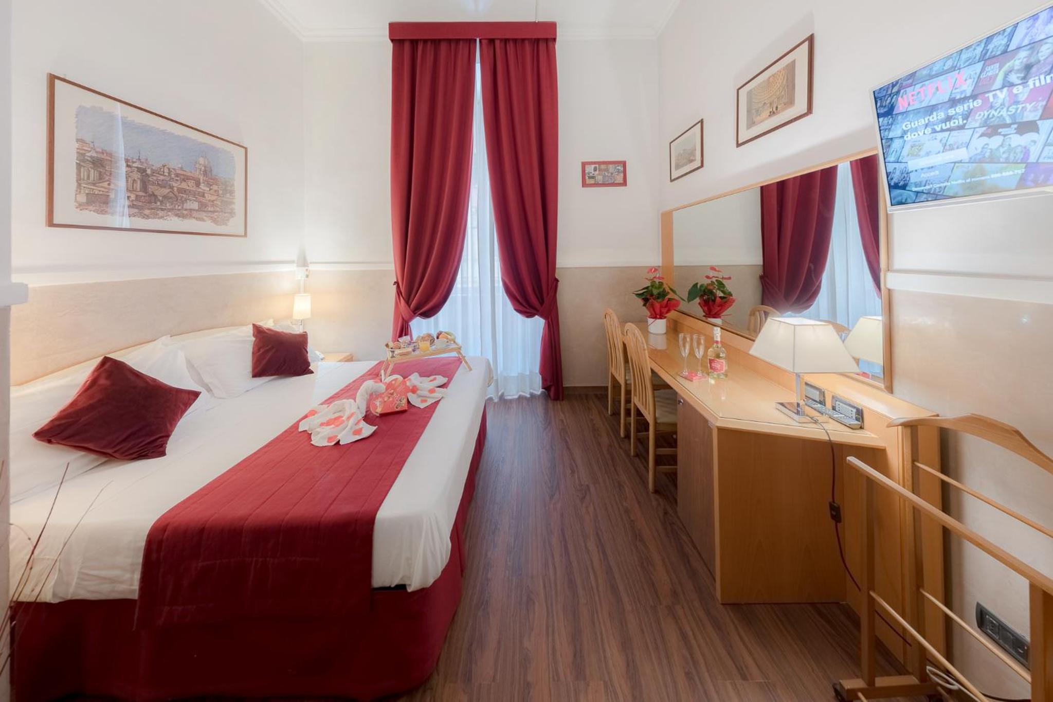 ROOM, DOUBLE BED