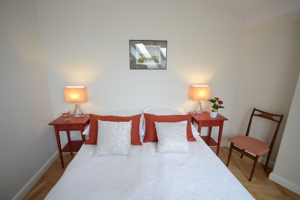CRYSTAL SUITES OLD TOWN 20/68