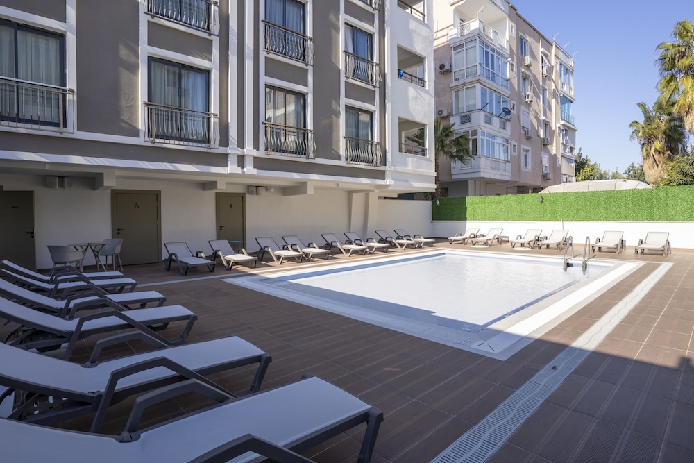 Irenic Hotel 46/49