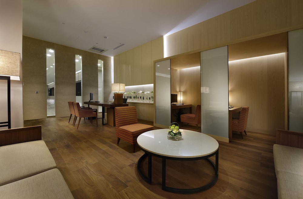 Century Hotel 55/75