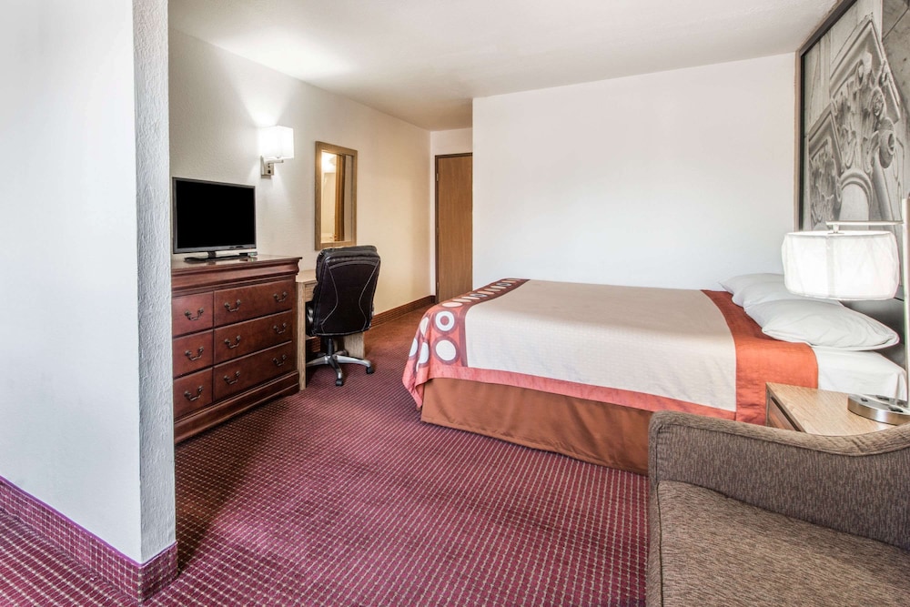 Super 8 by Wyndham Elizabethtown 15/61