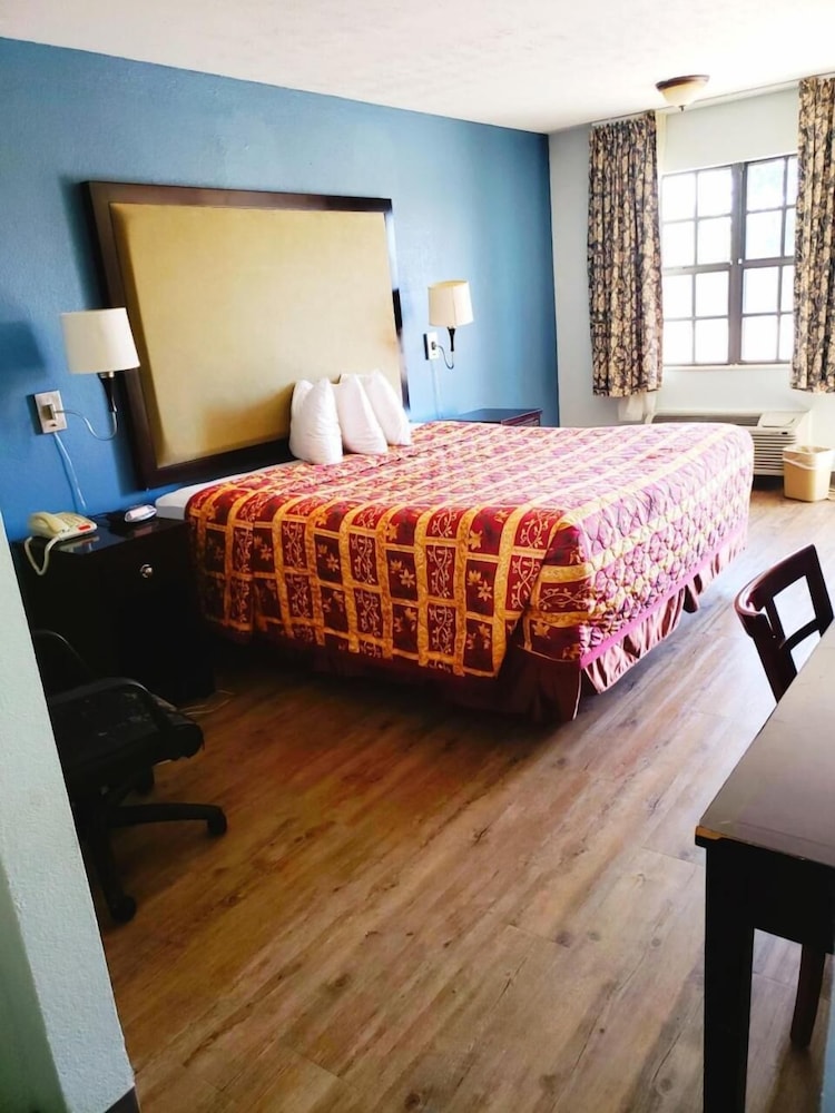 Best Price Motel & Suites 26/56