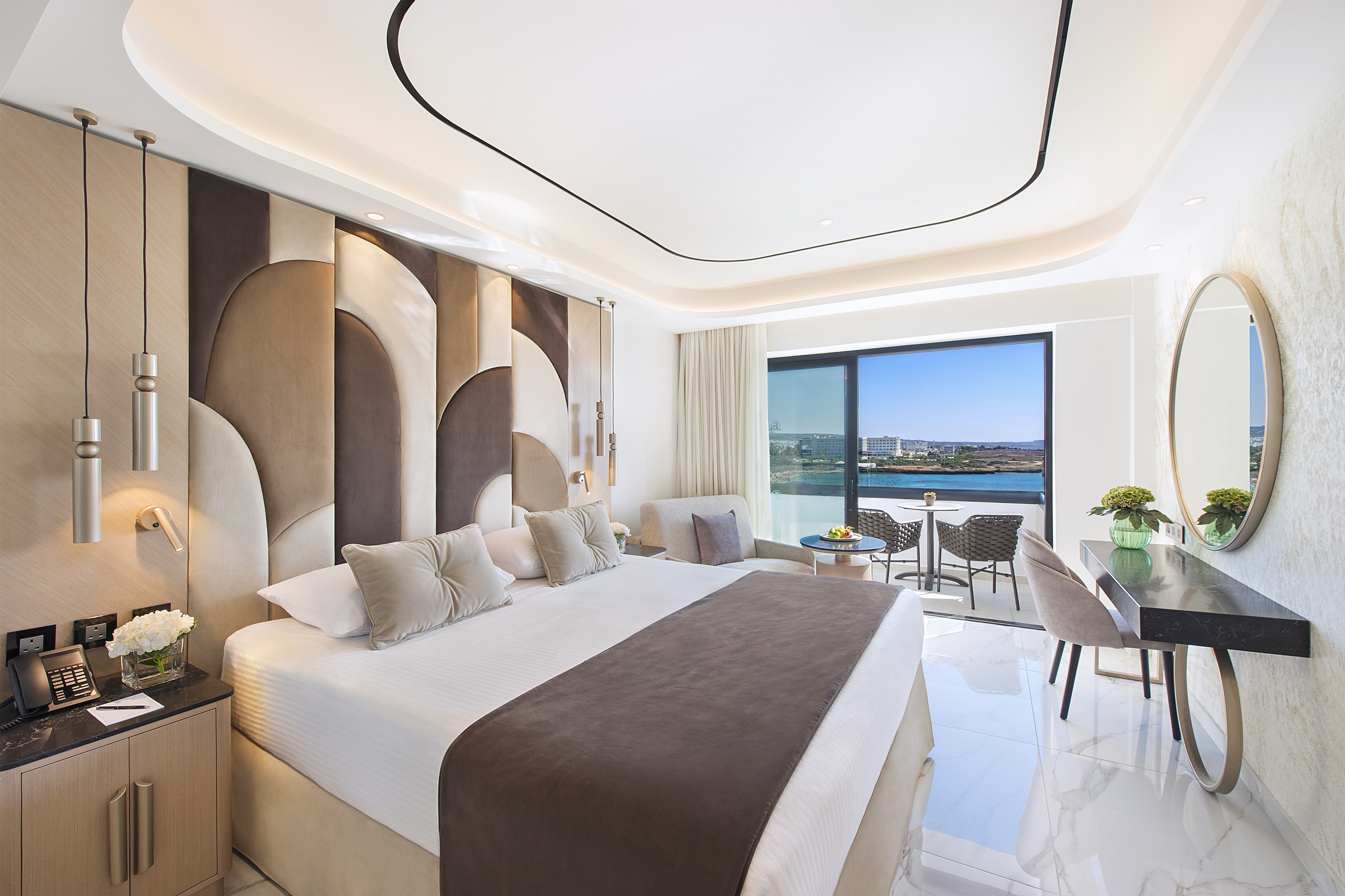 Elegant, Sea View