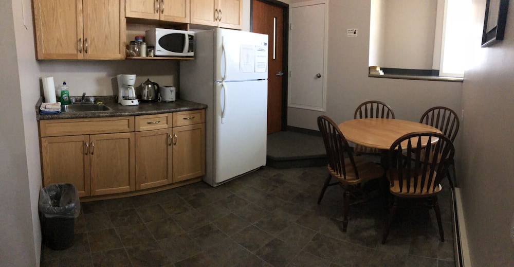 Nettys Nest Visitor Lodge 19/25