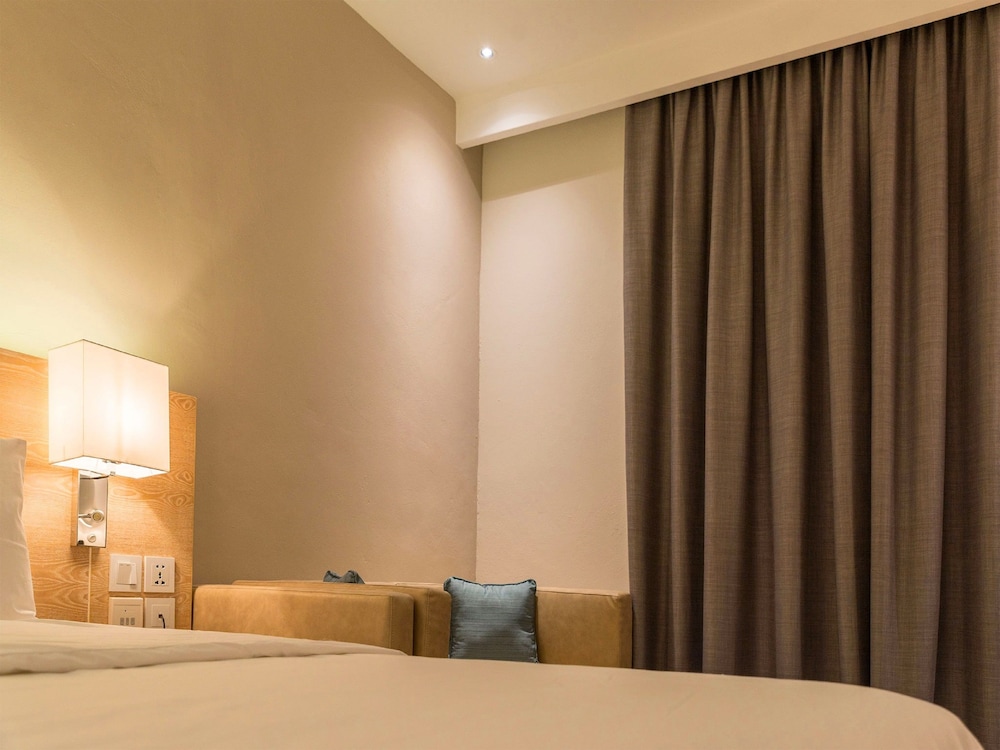 Pereybere Hotel And Apartments 33/44