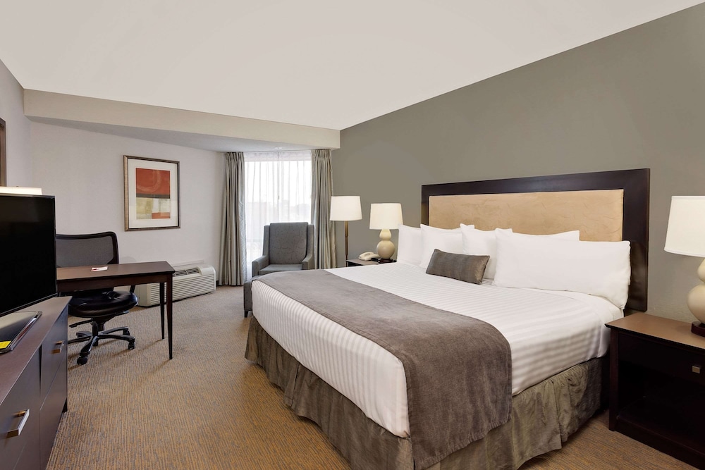 Ramada By Wyndham Kamloops 22/47