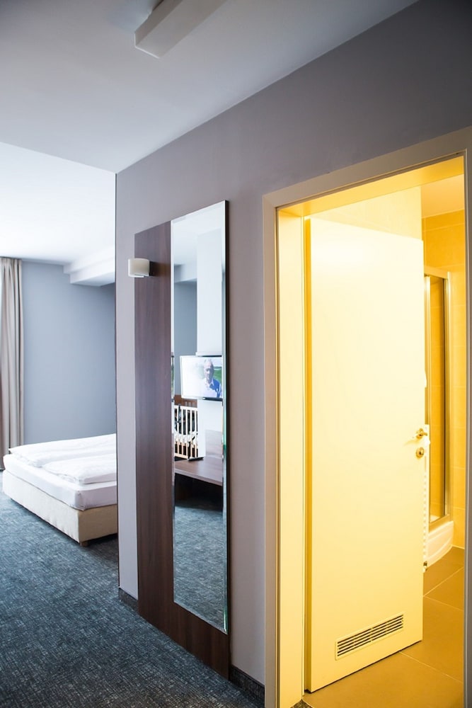 Slisko Hotel 19/66