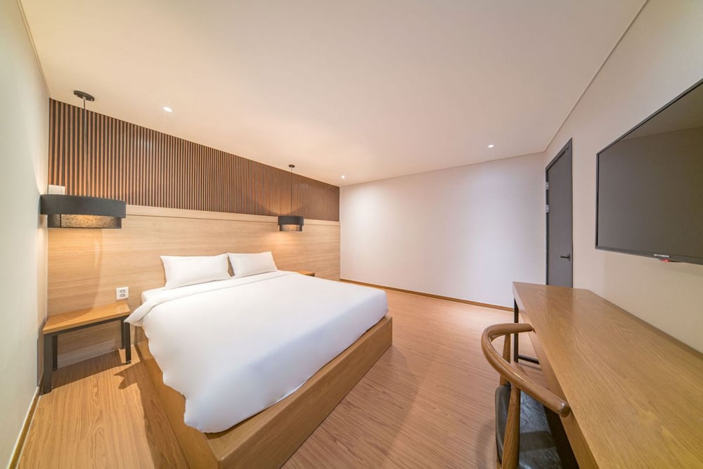 Hotel Two-Y 8/36