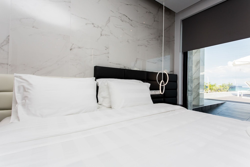 Crystal Villas & Suites 11/39