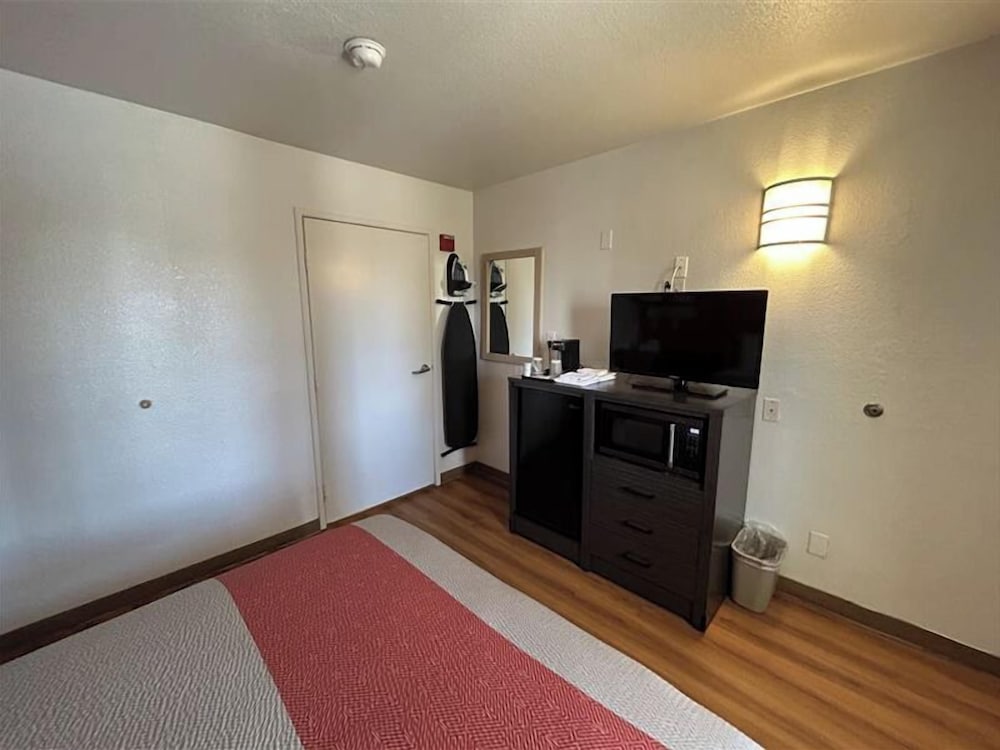 Studio6 Suites Bellflower, CA - Los Angeles 27/40