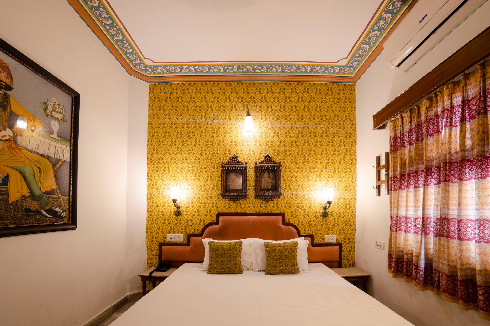 Semi Room, Deluxe