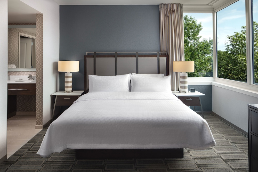 Suite, King Bed, City View, Bathtub, Accessible