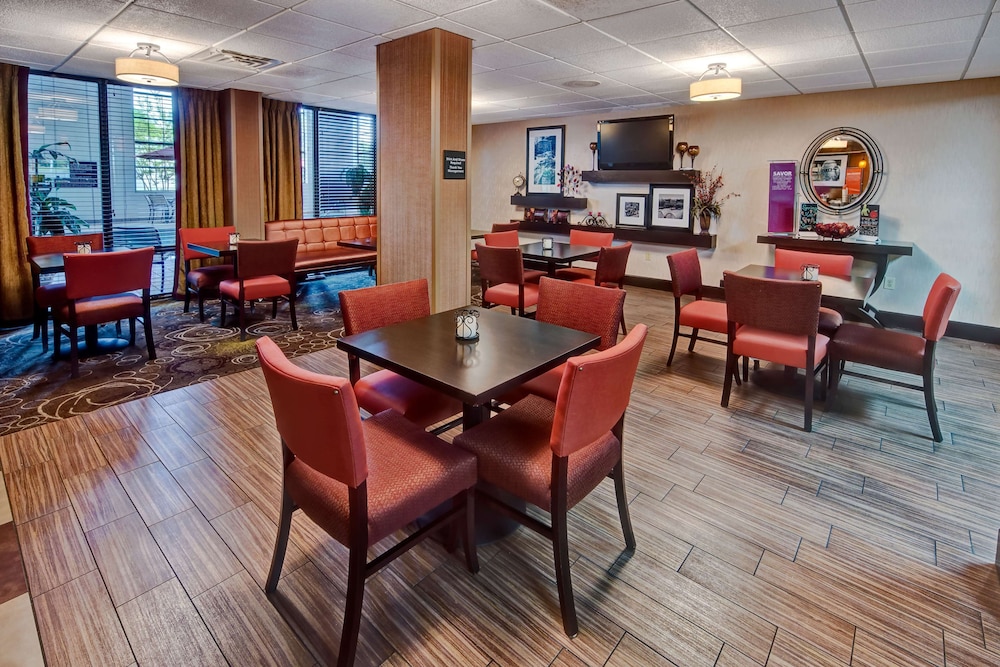 Hampton Inn Clarksville 61/77