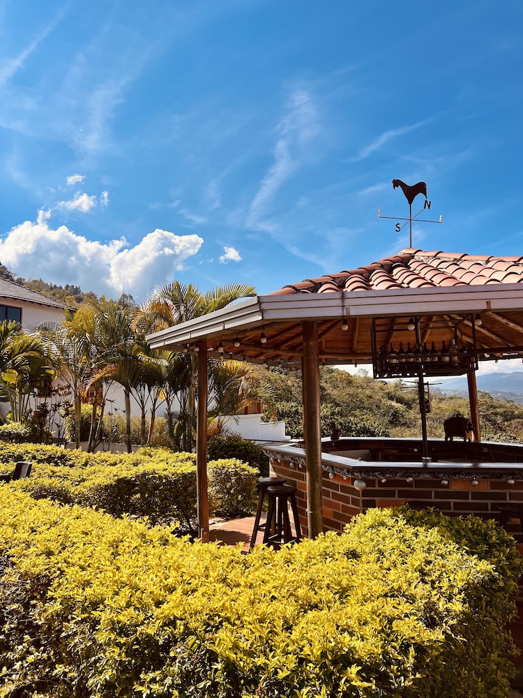 Hotel Campestre Palmas Del Zamorano 43/50