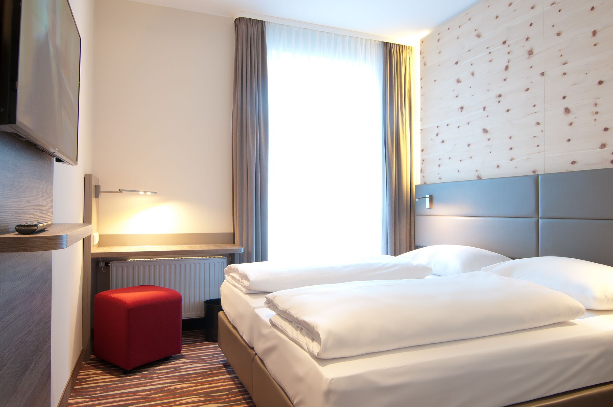 STANDARD, KING BED