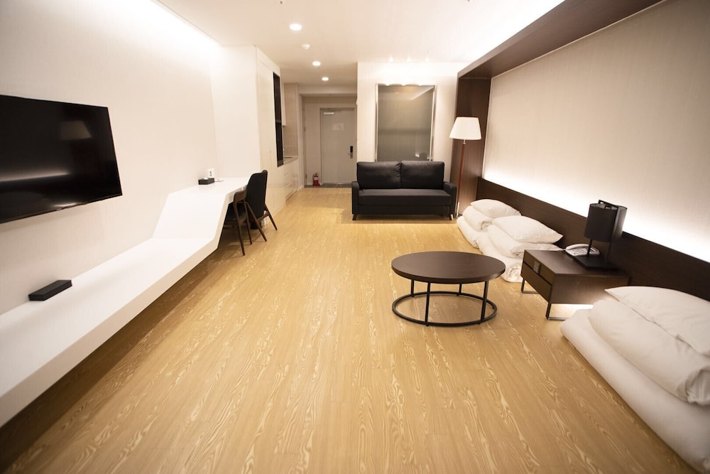 The Qube Resort Jeju 10/27