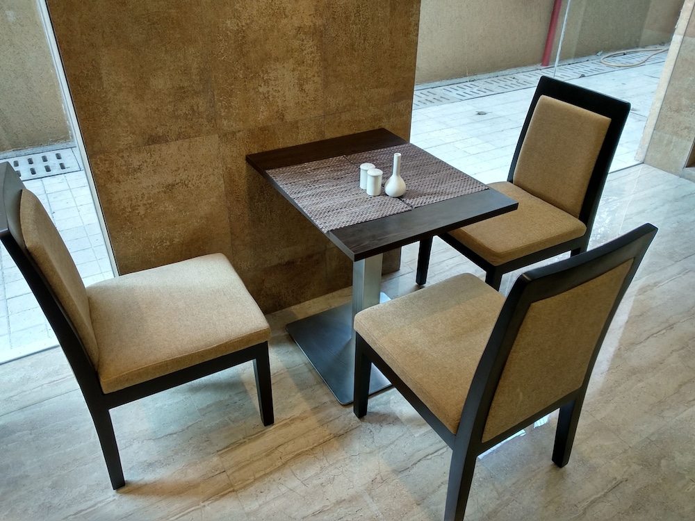 Hotel Mumbai House 28/33