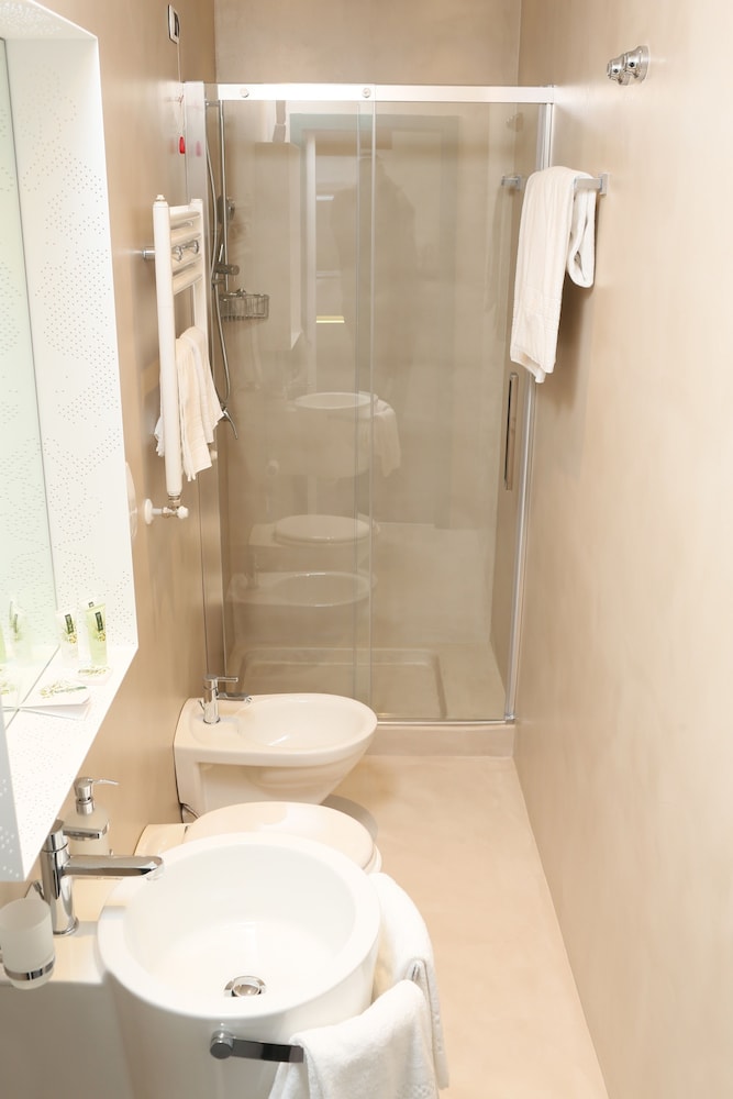 Ariae Hotel 44/45