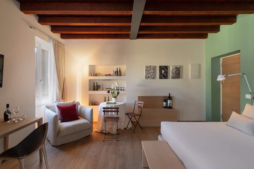 Massimago Wine Suites 16/32