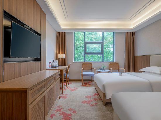 Elegant, Twin Beds