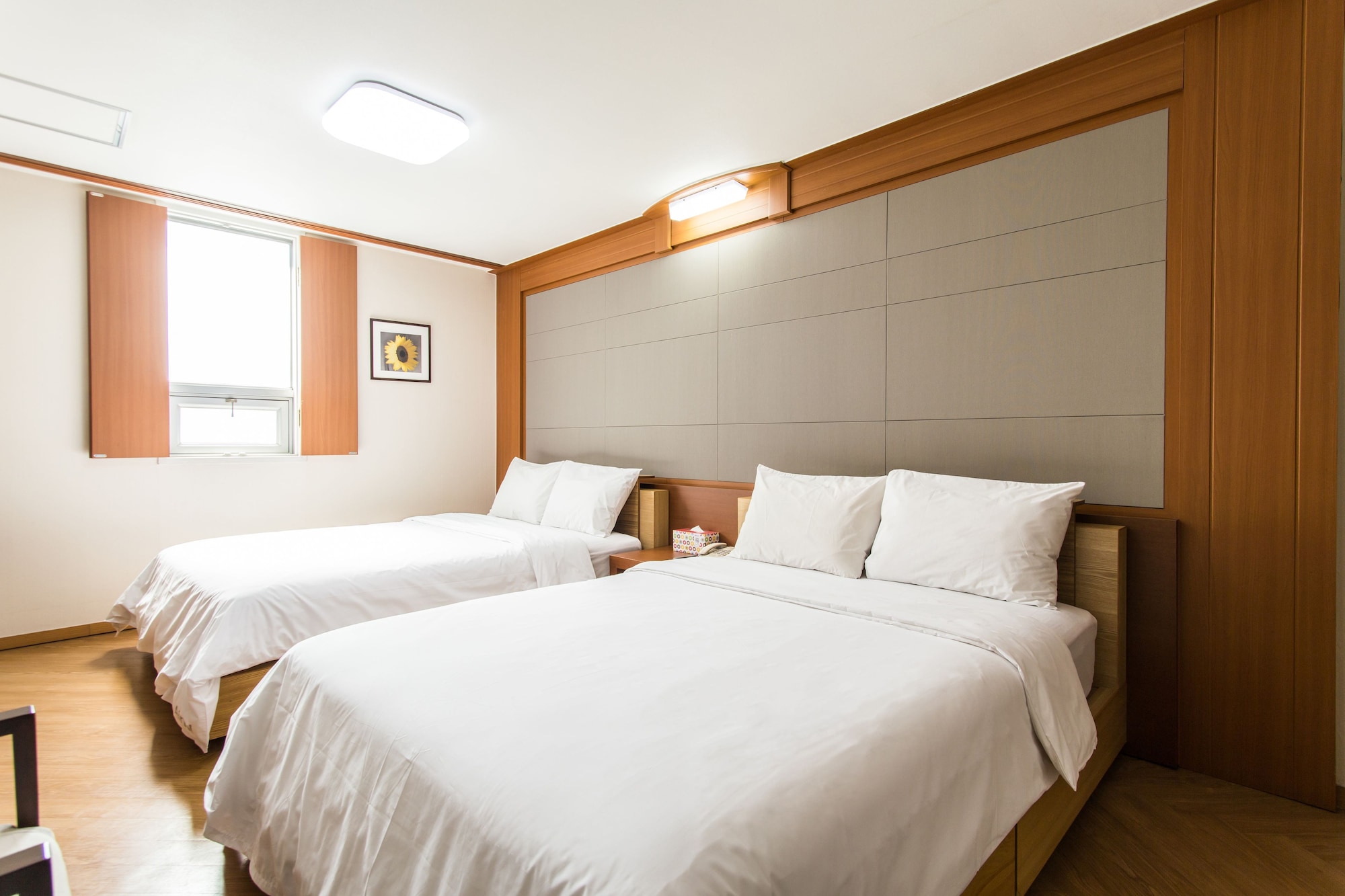 DELUXE, TWIN BEDS