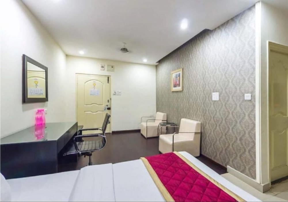 Hotel At Home Suites 20/40