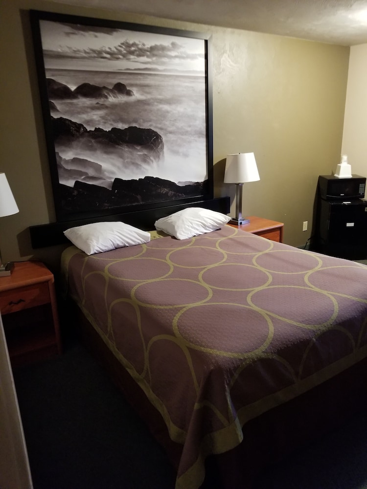 Super 8 by Wyndham Bellingham Airport/Ferndale WA 22/57